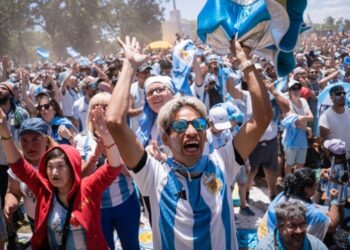 شارع 9 دي خوليو.. طوفان أرجنتيني للاحتفال بكأس العالم