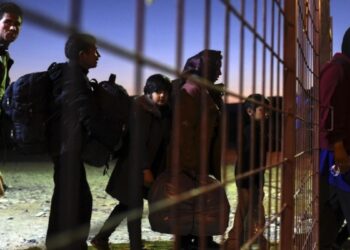 منظمات غير حكومية تتهم فرنسا بمحاولة ترحيل مهاجرين إلى سوريا