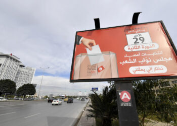 دورة ثانية للانتخابات البرلمانية في تونس وسط أزمة سياسية واقتصادية