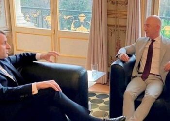 فضيحة: ماكرون “رئيس الأغنياء” يُوشح سرا مليارديرا أمريكيا