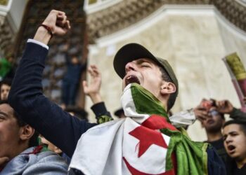 لوموند: من الحراك إلى القمع الجزائر تدخل في حقبة جديدة