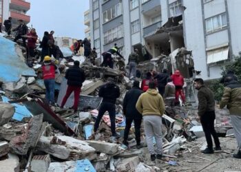زلزال الجنوب التركي.. سفارة المغرب بأنقرة تضع أرقاما هاتفية رهن إشارة أفراد الجالية المغربية للتواصل معها