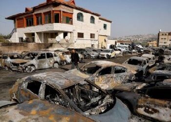 قرية حوارة بالضفة الغربية المحتلة تحصي الدمار في ممتلكاتها غداة هجوم لمستوطنين