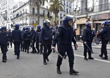 حقوقيون ينتقدون “خجل” باريس في التنديد بأوضاع حقوق الإنسان في الجزائر