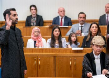 مسلم من أصل باكستاني يؤدي اليمين رئيسا لحكومة اسكتلندا
