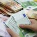 تحويلات المغاربة المقيمين بالخارج تفوق 17 مليار درهم عند متم فبراير