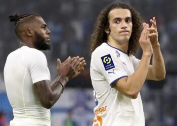 الاتحاد الفرنسي لكرة القدم يرفض إيقاف المباريات حتى يتمكن اللاعبون من الإفطار