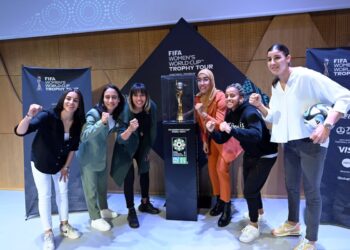 الكأس الأصلية لنهائيات كأس العالم لكرة القدم النسوية تصل للمغرب