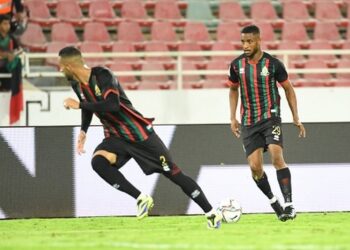 الجيش الملكي يقسو على جاره إتحاد تواركة ويستعيد صدارة البطولة الاحترافية