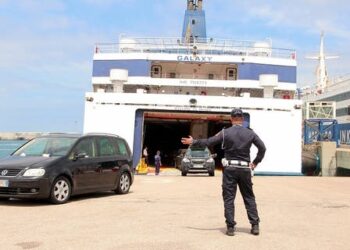إحباط محاولة تهريب  24 سيارة فاخرة مسروقة بميناء طنجة المتوسط