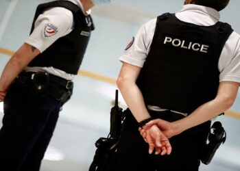 فرنسا: شاب دخل مخفرا وخرج مرتديا بزة الشرطة وحاملا مسدسا