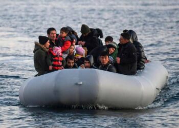 مصرع مهاجرين اثنين وفقدان نحو عشرين في حادث غرق في المتوسط