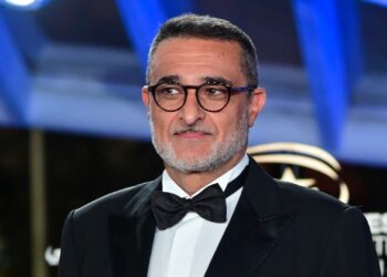 يا أهل التلفزيون …أليس فيكم رجل رشيد