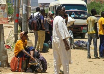 معارك السودان تحصد أرواح أكثر من 270 مدنيا وآلاف السكان يفرون من العاصمة