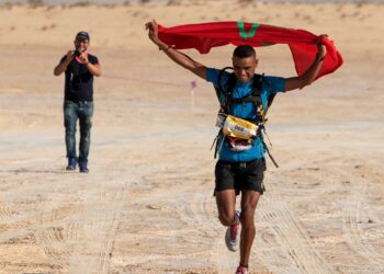 المرابطي يفوز بالمرحلة الثانية من النسخة الـ37 لماراثون الرمال