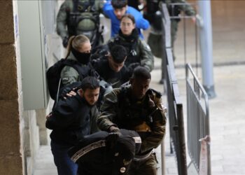 توقيف “أكثر من 350” شخصا في الحرم القدسي
