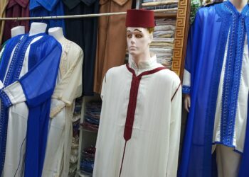خياطة الزي التقليدي بسلا.. أصالة عريقة تشهد إقبالا بالشهر الفضيل