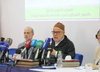 بنكيران: مشكلتنا مع حكام الجزائر وليس مع الشعب الجزائري