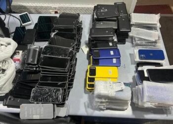 إحباط عملية تهريب مئات الهواتف النقالة بميناء بني انصار