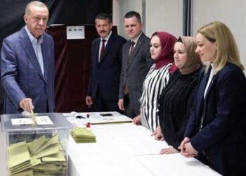 إردوغان يتصدر نتائج الانتخابات الرئاسية التركية بعد فرز نحو نصف الأصوات