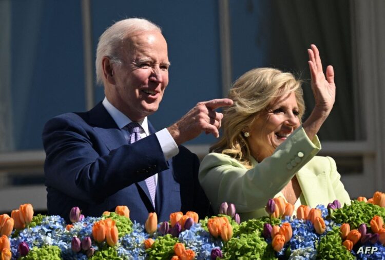 US President Joe Biden, alongside First Lady Jill Biden waves after speaking at the annual Easter Egg Roll on the South Lawn of the White House in Washington, DC, on April 10, 2023. - The theme of this year's Easter Egg Roll is "EGGucation". (Photo by ANDREW CABALLERO-REYNOLDS / AFP)