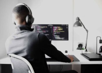 “الإجهاد الرقمي” خطر آخذ في التمدد في أماكن العمل