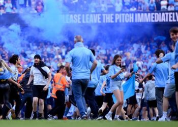 السيتي يحتفل بتتويجه بقلب الدوري الإنجليزي بالفوز على تشيلسي