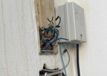 سرقة كهرباء يجعل شركة امانديس تنزع عداد الكهرباء من مجلس جماعة مرتيل