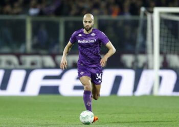فيورنتينا يوافق على انضمام النجم المغربي أمرابط إلى برشلونة