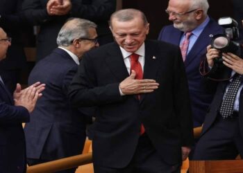 إردوغان يحدث تغييرات كبيرة في حكومته الجديدة ويختار خبيرا للنهوض بالاقتصاد