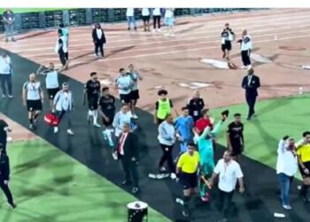 تصرف لا رياضي من جماهير الأهلي المصري تجاه لاعبي الوداد الرياضي