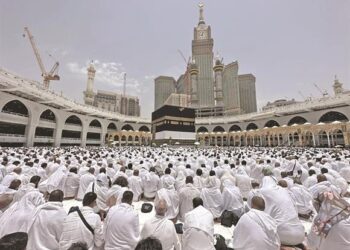 ضيوف الرحمن يتوافدون إلى مشعر منى في يوم التروية في أولى محطات مناسك الحج
