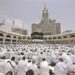 ضيوف الرحمن يتوافدون إلى مشعر منى في يوم التروية في أولى محطات مناسك الحج