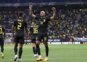 المنتخب البرازيلي يفوز على غينيا ويواصل حملته لمكافحة العنصرية