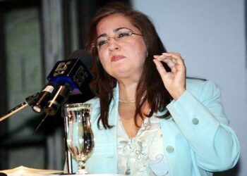 الشاعرة وفاء العمراني تعود بديوان شعري “ابن البلد.. العاشق معشوقا”