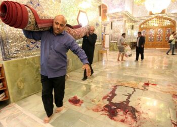 عاجل إيران تعدم شخصين علنا على خلفية الهجوم على مرقد في شيراز