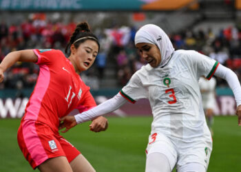 المغربية بنزينة أول لاعبة ترتدي الحجاب في تاريخ بطولة كأس العالم للسيدات