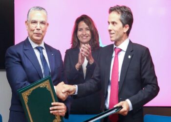المغرب وشركة شيل يوقعان عقدا حول الغاز الطبيعي المسال