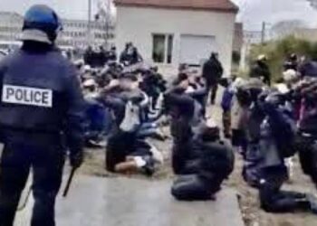 موقع إيطالي: فرنسا غارقة في فوضى مؤسساتية