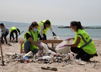 حملة “بحر بلا بلاستيك”  تحط الرحال بشاطئ الدالية