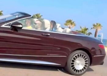 جلالة الملك يُقدم المساعدة لامرأة تعرضت لحادث مروري بتطوان