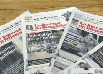 الصحيفة الأسبوعية الفرنسية “لو جورنال دو ديمانش” تعاود الصدور بعد إضراب صحافييها 40 يوما