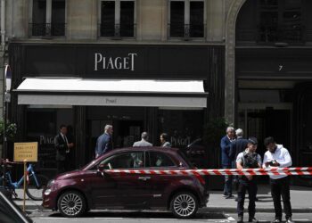 سطو مجوهرات بقيمة تصل إلى 15 مليون يورو من متجر في قلب باريس