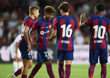 برشلونة يهزم توتنهام ويتوج بلقب كأس خوان غامبر