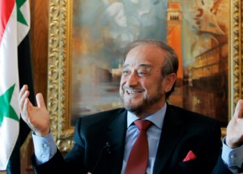 مذكرة توقيف دولية بحق  رفعت الأسد بتهم جرائم حرب