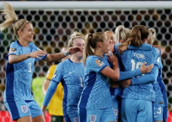 إنجلترا تهزم أستراليا وتضرب موعدا مثيرا مع إسبانيا في نهائي كأس العالم للسيدات