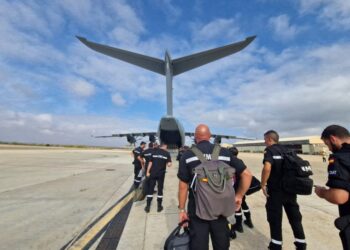وزيرة الدفاع الإسبانية تشيد بدعم القوات المسلحة الملكية لرجال الإنقاذ الإسبان