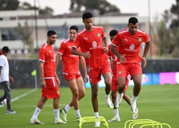 أسود الأطلس يرتدون قميص التداريب الجديد مزينا بشعار “المغرب، أرض الأنوار”