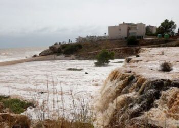 ثلاثة قتلى وثلاثة مفقودين بعد هطول أمطار غزيرة في إسبانيا
