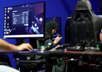 السعوديون المهووسون بالألعاب الإلكترونية باتوا يحلمون بتطويرها